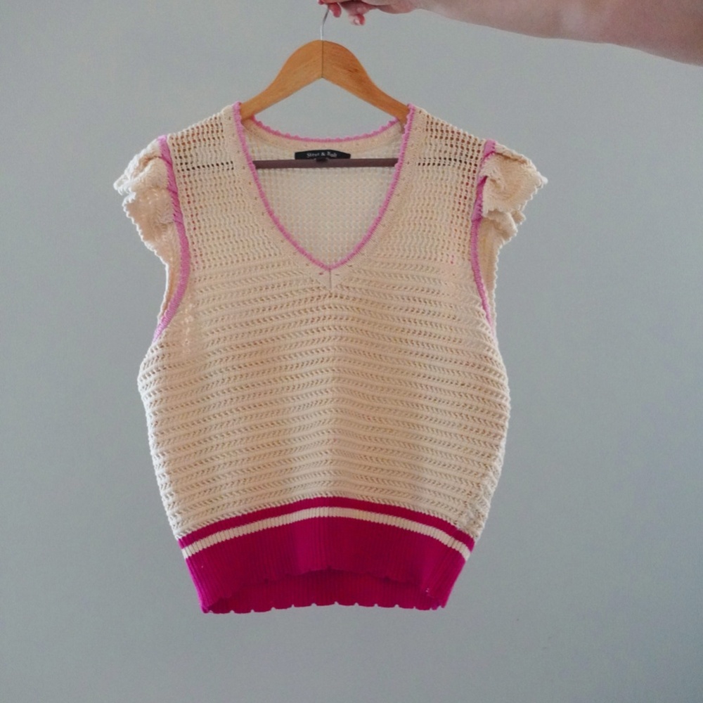 Strut & Bolt Ruffled Crochet Knit Sweater Vest – Cream & Pink – Size Large